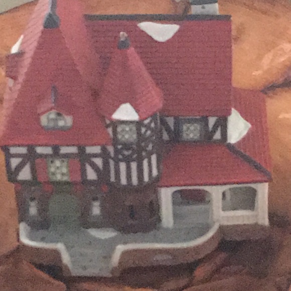 Miniature house size 8 by 8 by 5 inches - Picture 7 of 17